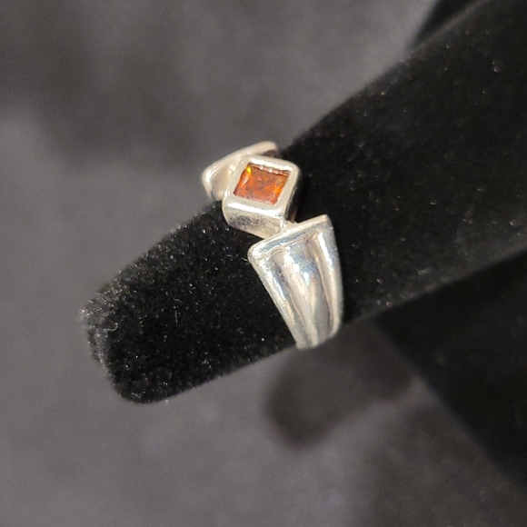 Garnet & Sterling Silver Ring Sz 5.75 - Picture 2 of 4